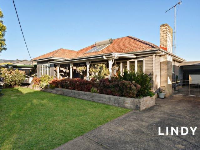 DELIGHTFUL HOME WITH GOLF COURSE VIEW