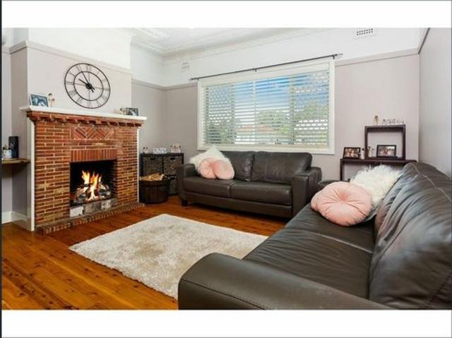 Delightful low maintenance renovated cottage for lease