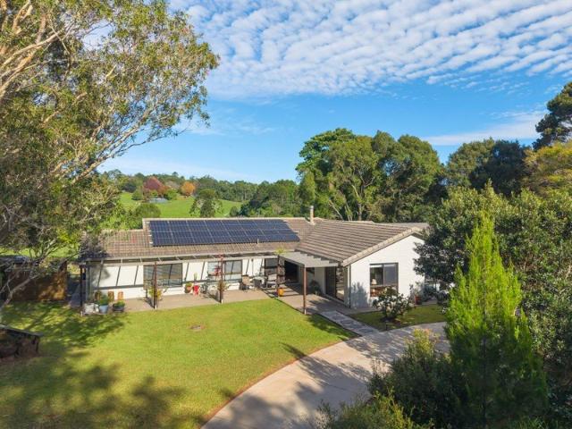 DELIGHTFUL LOWSET HOME IN SOUGHT AFTER NORTH MALENY