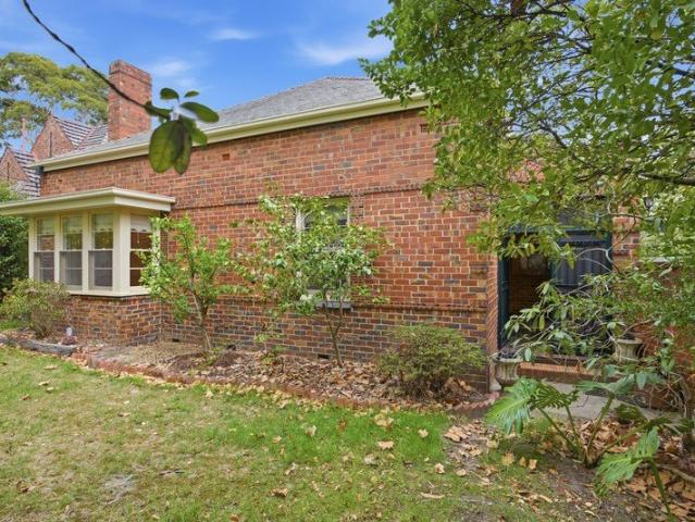 Delightful, Private Home in the Sought after Canterbury Postcode