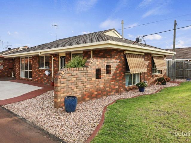 Delightful Renovated 2 Bedroom Unit