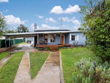 Yass, Yass Valley, Victoria - Parking, Equipped kitchen