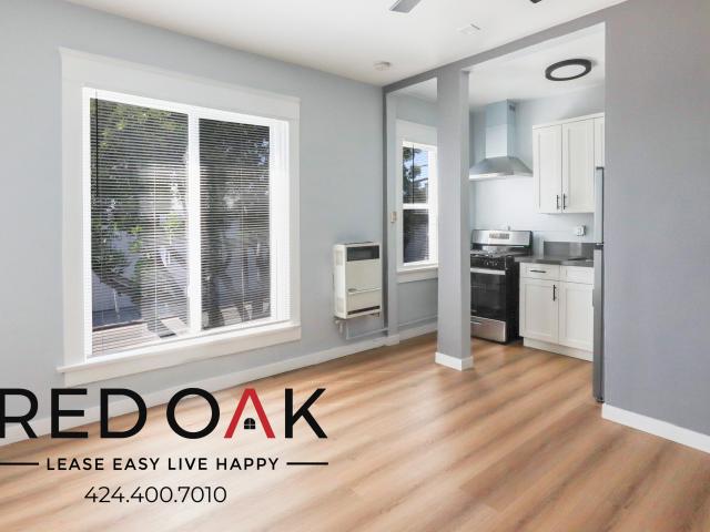 ~$660 OFF + LOW DEPOSIT~ Delightful Studio with Stainless Steel Appliances and Large Sunny Windows ~ In South LA!