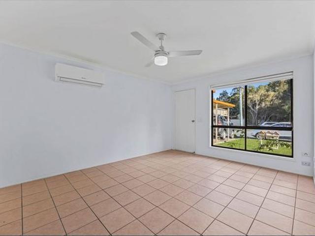 Delightful two bedroom, two bathroom home, centrally located just minutes from the Broadwater, local schools, university and major shopping centres
