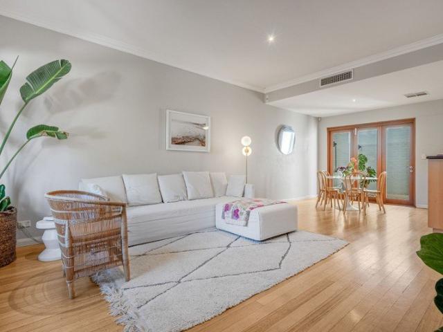 DELIGHTFUL TERRACE TOWNHOUSE