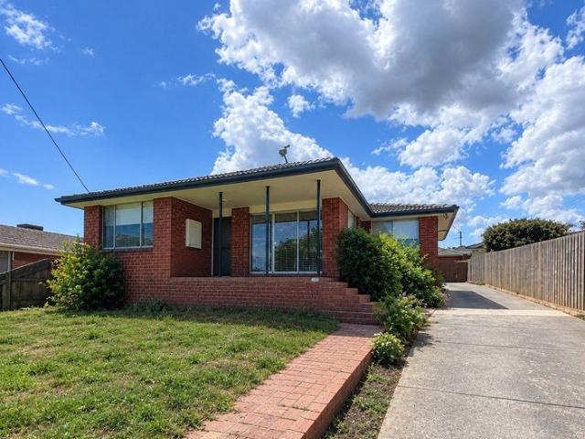 Delightful Three Bedroom Home in a Prime Rowville Location