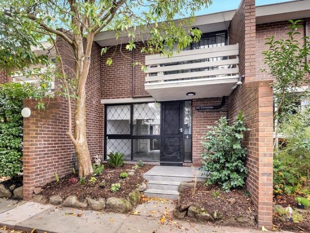 Delightful townhouse amidst all lifestyle amenities