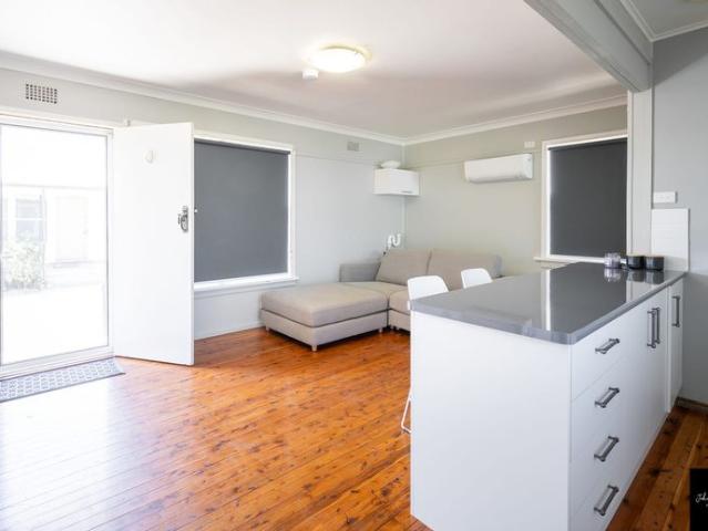 DELIGHTFUL UNIT FULLY FURNISHED