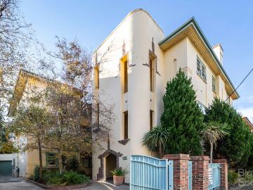 DELIGHTFUL 1 BED PLUS STUDY DECO APARTMENT