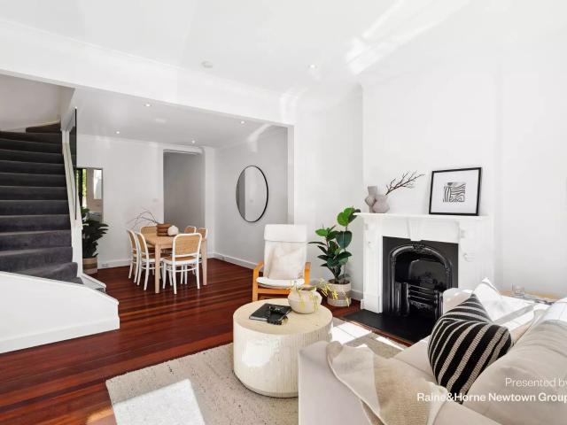 Delightful 2 bed entertainer with rear lane access