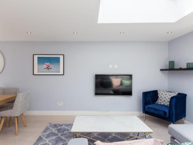 Delightful 2 bedroom apartment in Covent Garden Has an Apartment