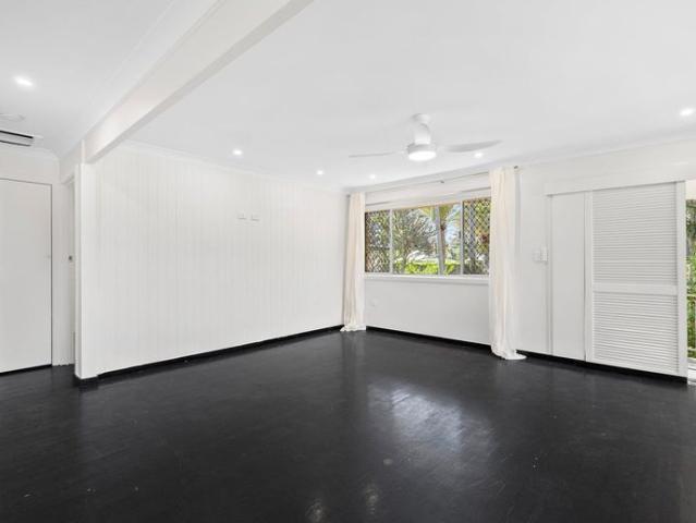 Delightful 3 bedroom by the beach