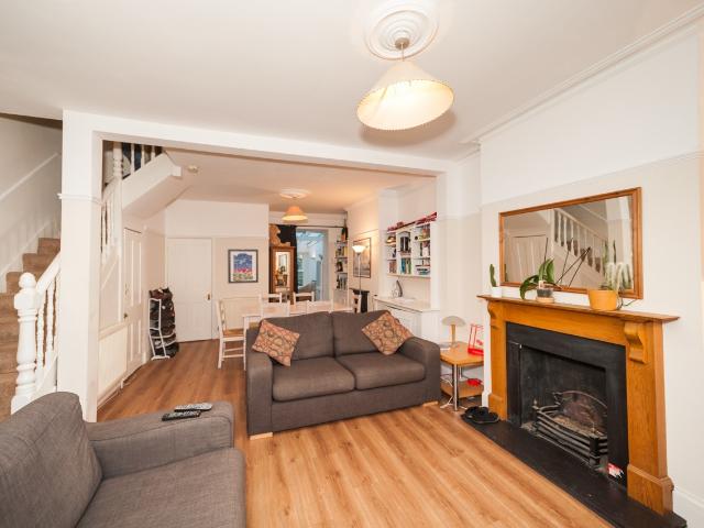Delightful 3 Bedroom House to Let in Baron’s Court