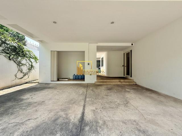 Delightful 4 Bedroom Pool Villa in Soi Soonvijai Area BR8131SH