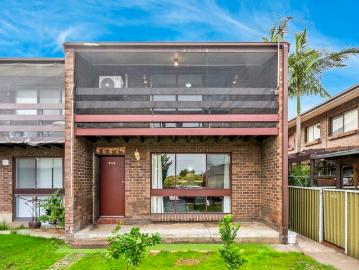 Delightfully Renovated Townhouse in Desirable Lifestyle Locale!