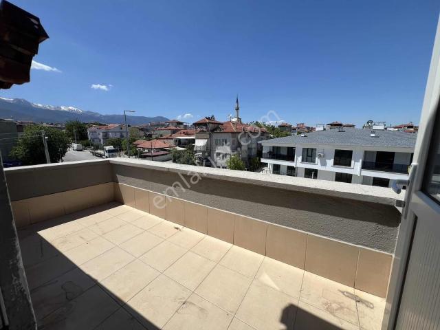 Deliktaş'ta Depozitosuz Kiralık Çatı Katı 2 + 1 Balkonlu Daire