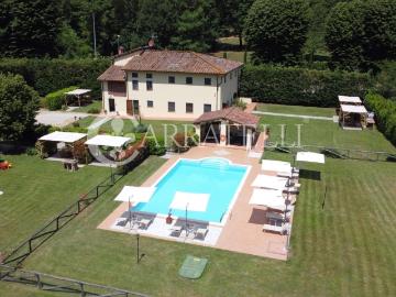 Delizioso e tipico casale toscano adibito a B&B con ampio pa. 560m² Camaiore
