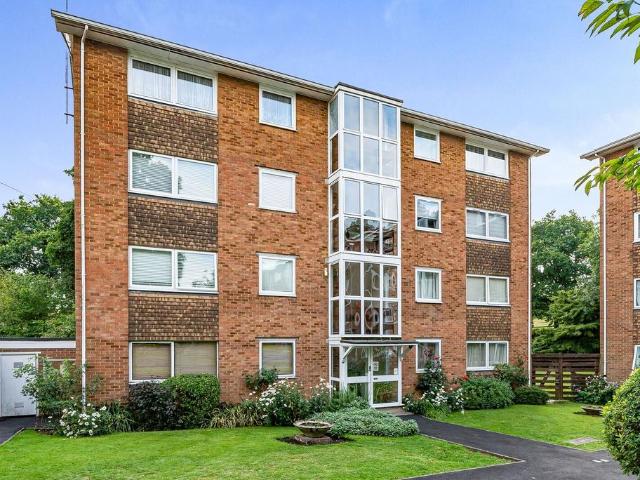 Dell Farm Road, Ruislip, HA4 2 bed flat to rent £1,800 pcm £415 pw