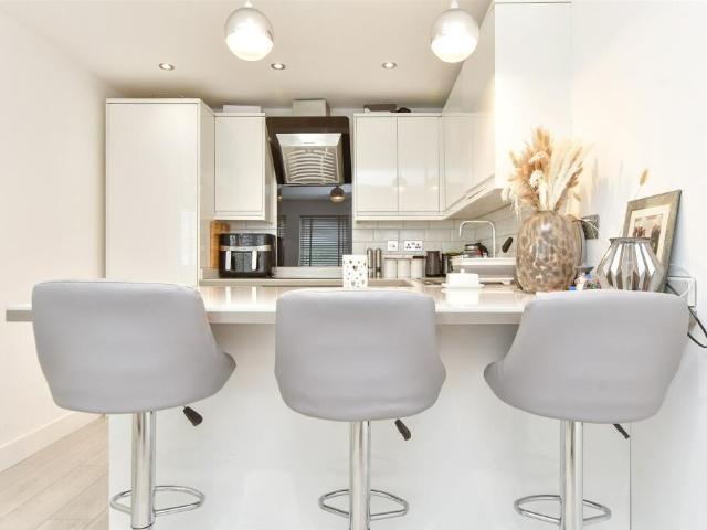 Dell House, South Croydon 1 bed flat to rent £1,500 pcm £346 pw