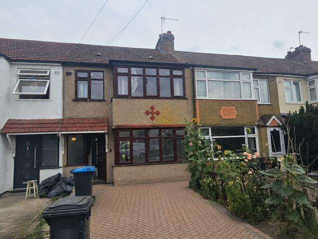 Dell Road, Enfield, EN3 3 bed terraced house to rent £2,350 pcm £542 pw