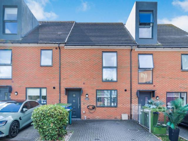 Dell View Road Erith DA8 3 bed townhouse to rent £2,250 pcm £519 pw