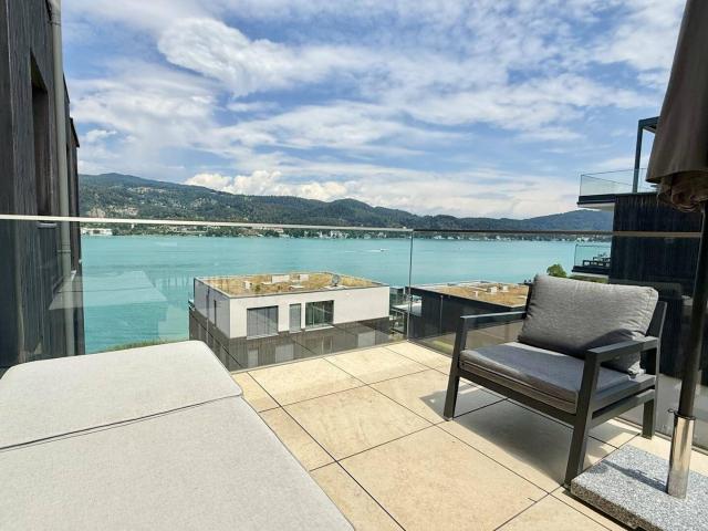 Dellach / Wörthersee: Mini Seewohnung mit mega Seeblickterrasse & Garage, Anleger geeignet