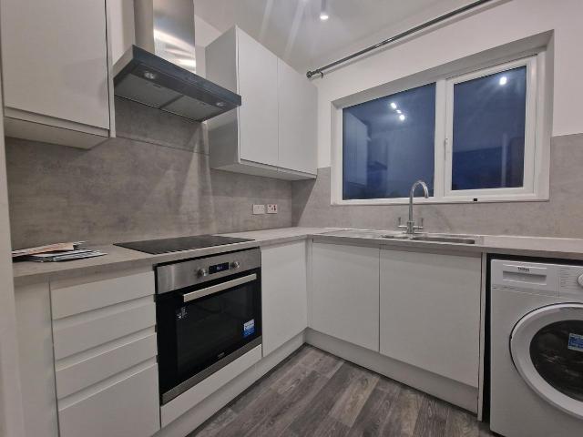 Dellsome Lane, Hatfield AL9, 4 bed flat to rent, £1,900 pcm | PrimeLocation