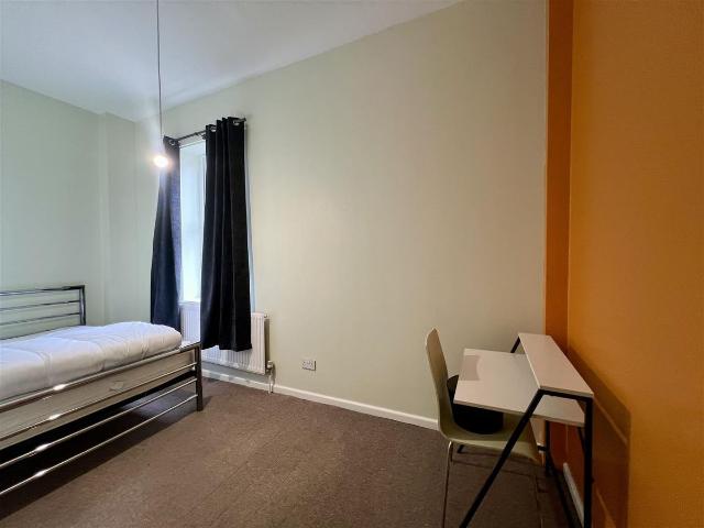 Delph Lane, Leeds LS6, 4 bed shared accommodation to rent, £2,600 pcm | PrimeLocation