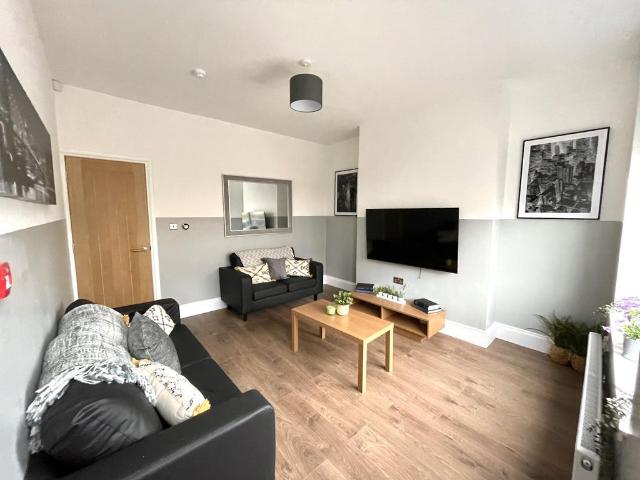 Delph Lane, Leeds LS6 6 bed house share to rent £625 pcm £144 pw