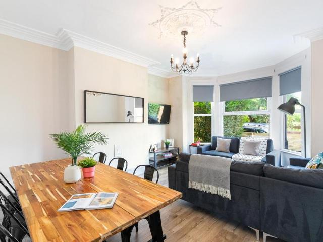 Delph Lane, Leeds LS6 7 bed house to rent £4,853 pcm £1,120 pw