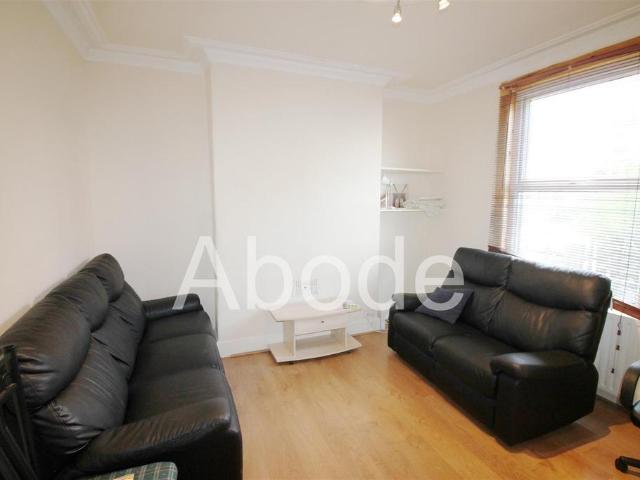 Delph Mount, Woodhouse, Leeds 1 bed house to rent £450 pcm £104 pw