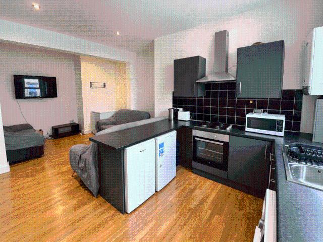 Delph Mount, Woodhouse, Leeds, LS6 2HS 6 bed terraced house to rent £2,496 pcm £576 pw
