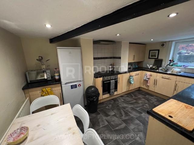 Delph Mount, Leeds LS6 5 bed house to rent £2,817 pcm £650 pw