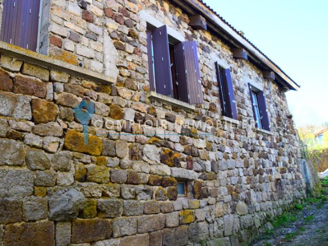 Dépt. 07 A VENDRE à ISSANLAS Grande Maison de Village de