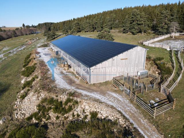 Dépt. 07 A VENDRE à MAZAN L'ABBAYE FERME DE 500 M2 PRO