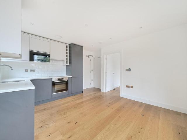 Deptford Broadway Deptford SE8 1 bed flat to rent £1,575 pcm £363 pw