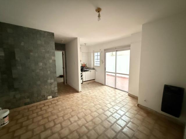 DEPTO 1 DORM CON PATIO CONTRAFRENTE CENTRO ALQUILER
