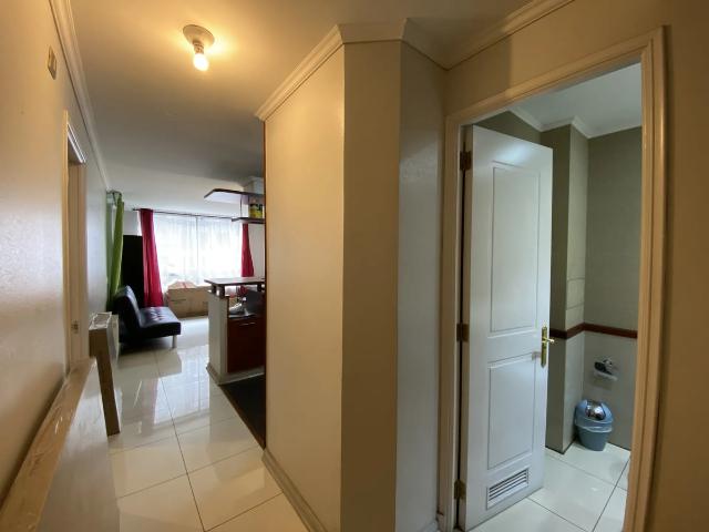 Depto. 1 dormitorio con baño de visitas y estacionamiento