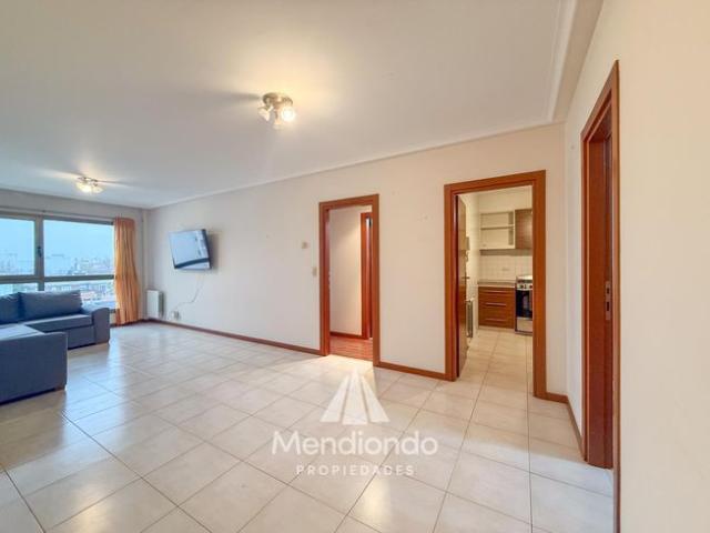 Depto 2 amb moderno Lateral Abierto. Baño en suite y toilette. Zona Chauvín