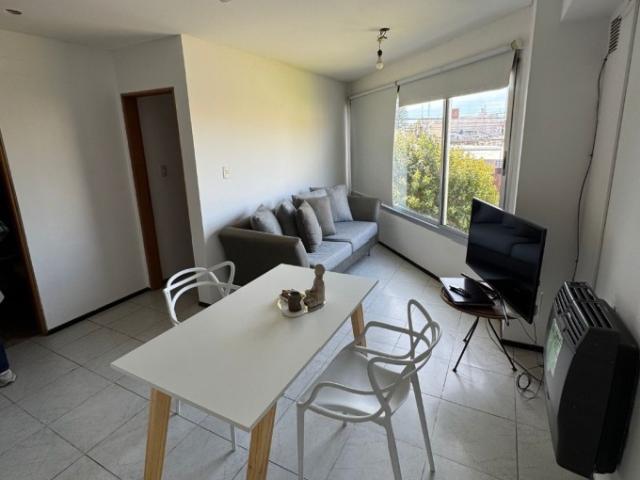 Depto de 1 dormitorio en Alvear y Ameghino