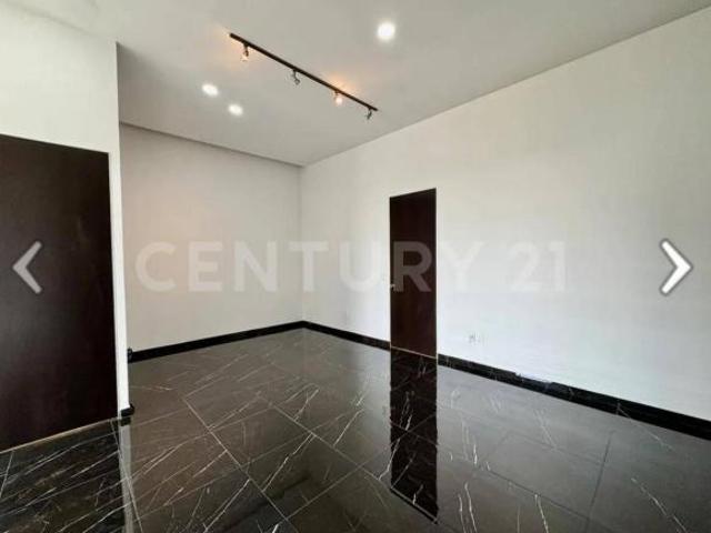Depto de 2 pisos, en contraesquina con Plaza Loreto