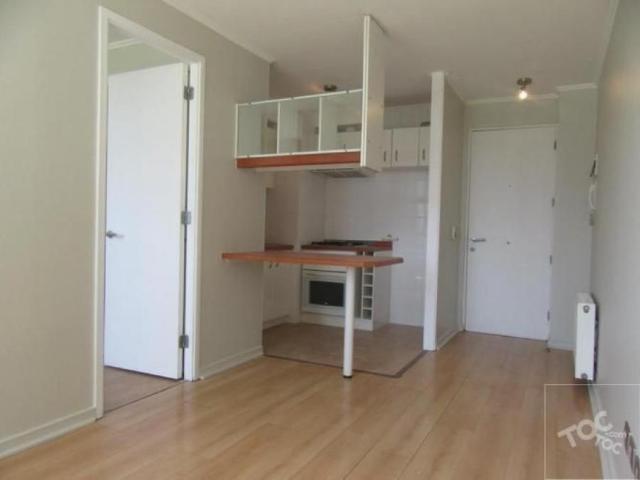 Depto SIN MUEBLES Metro Santa Lucia