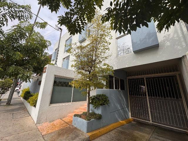 Depa en calle Eva Briseño Torre Tamayo a unas cuadras Av Patria