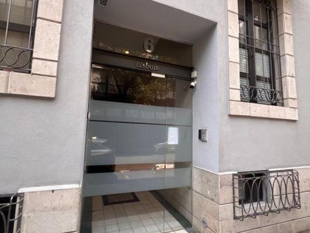 Depa en venta con tres balcones y Roof top en la calle de Loisboa! Oportunidad