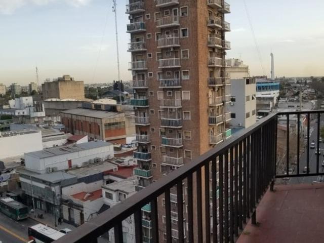 DEPARTAMENTO 3 AMBIENTES. BALCÓN CORRIDO AL FRENTE. ALSINA 193 PISO 9B AVELLANEDA