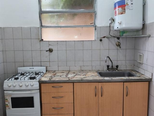 DEPARTAMENTO 3 AMBIENTES TIPO CASA CON PATIO Y TERRAZA – SIN EXPENSAS Llorente 150 – Avellaneda