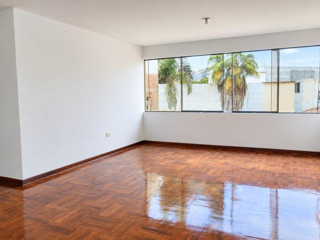 Departamento 110 m² 3 Dormitorios y Estacionamiento en Alquiler
