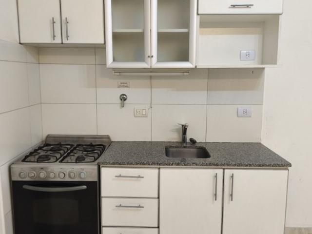 DEPARTAMENTO 1 AMBIENTE CON BALCÓN Y VISTA AL CONTRAFRENTE. AV. MITRE 1660 PISO 4 \C\ AVELLANEDA