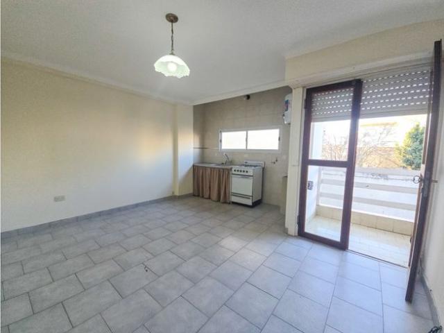 Departamento 2 amb. contrafrente con balcón Belgrano y Funes