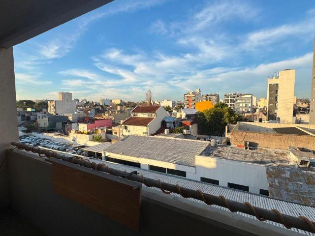 Departamento 2 ambientes con balcon v. parq